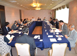 ガバナー補佐を囲むクラブ協議会